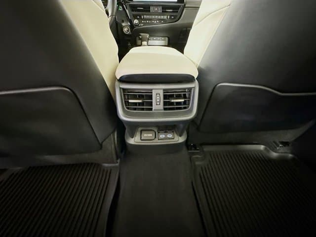 2025 LEXUS ES 300h - Image 26