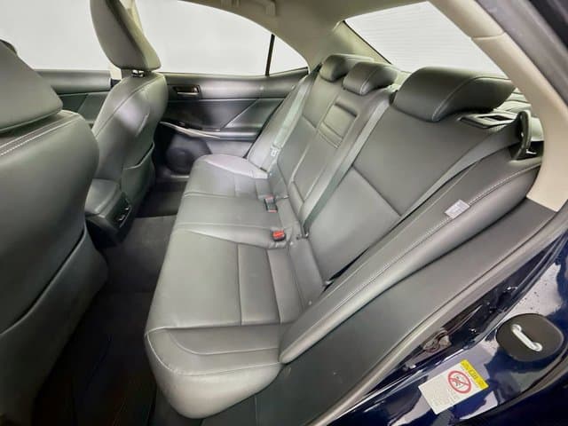 2017 LEXUS IS 200t - Image 24