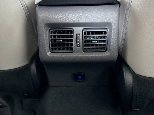 2024 Toyota Camry Hybrid - Image 26