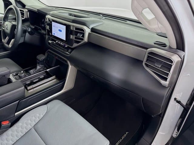 2024 Toyota Sequoia - Image 31