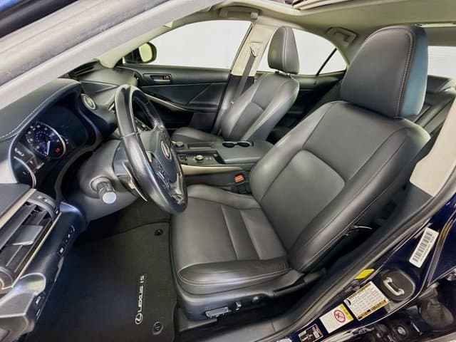 2017 LEXUS IS 200t - Image 20