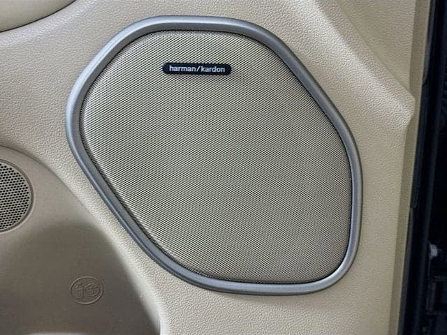 2020 Jeep Grand Cherokee - Image 19