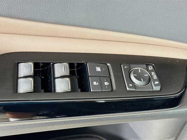 2025 LEXUS ES 350 - Image 19