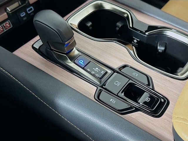 2025 LEXUS RX 350 - Image 17