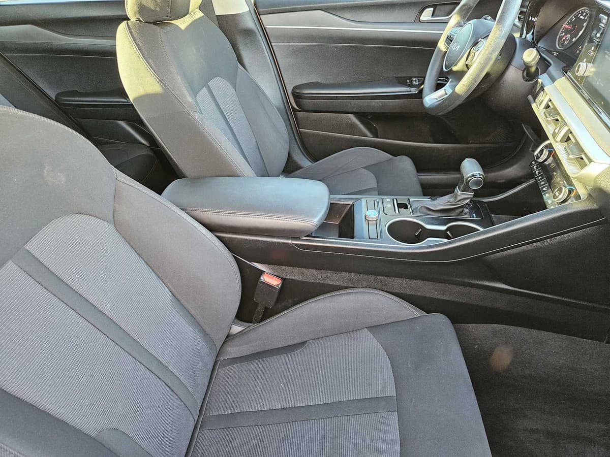 2022 Kia K5 - Image 13