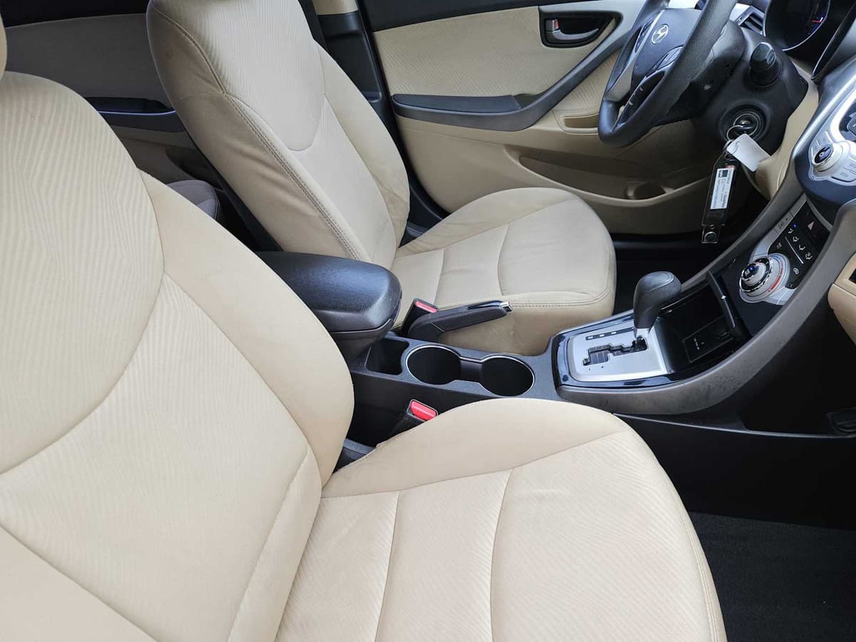2012 Hyundai Elantra - Image 13