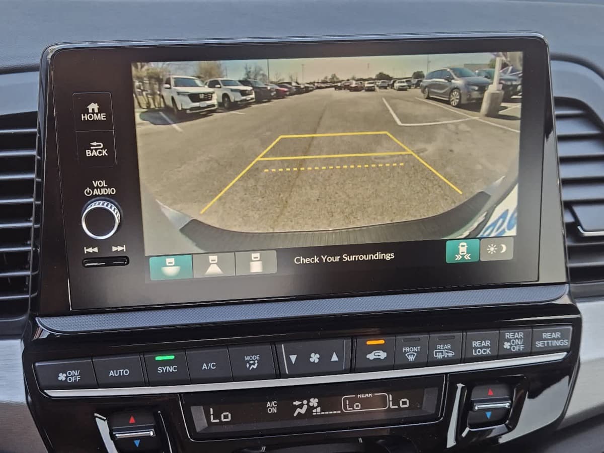 2026 Honda Odyssey - Image 16