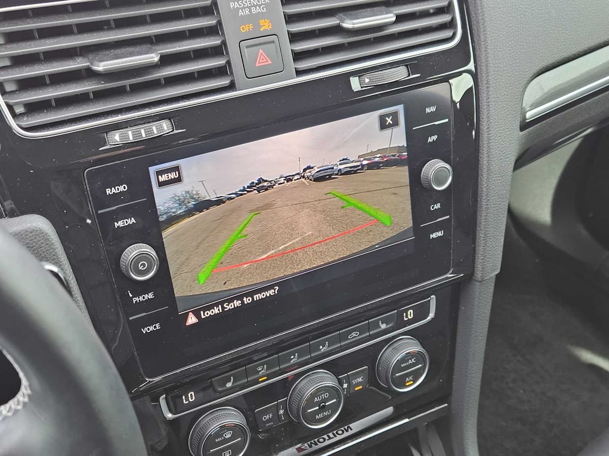 2019 Volkswagen Golf R - Image 18