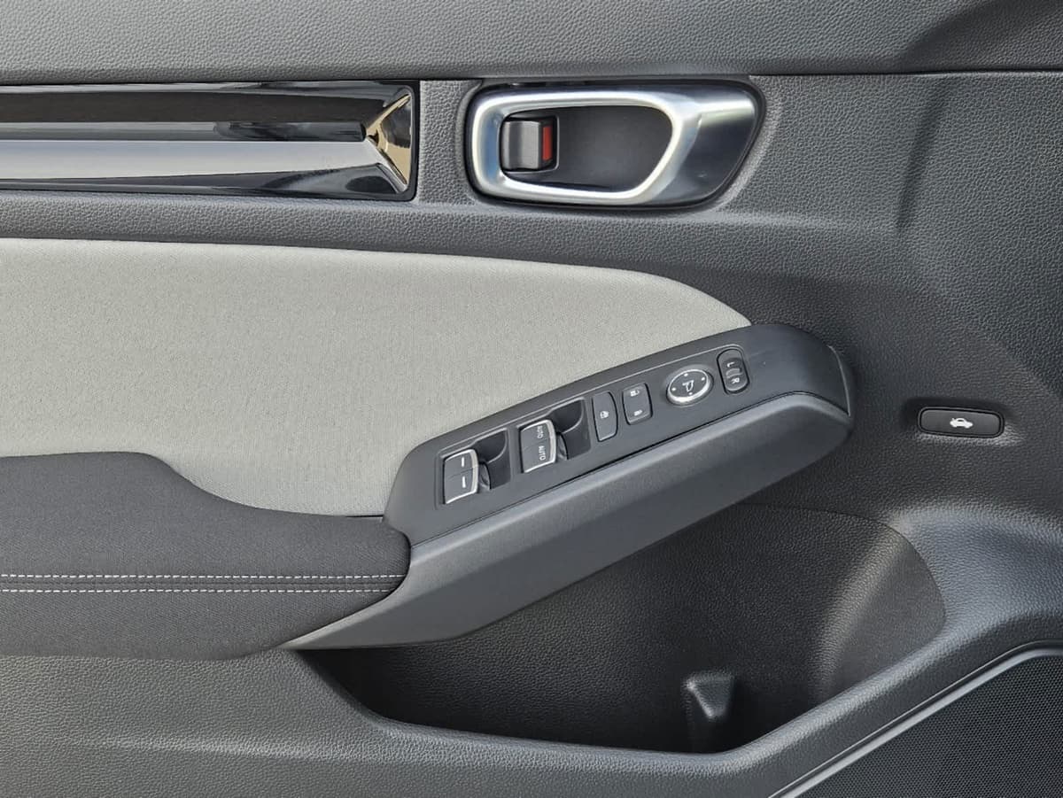 2025 Honda Civic Hybrid - Image 18