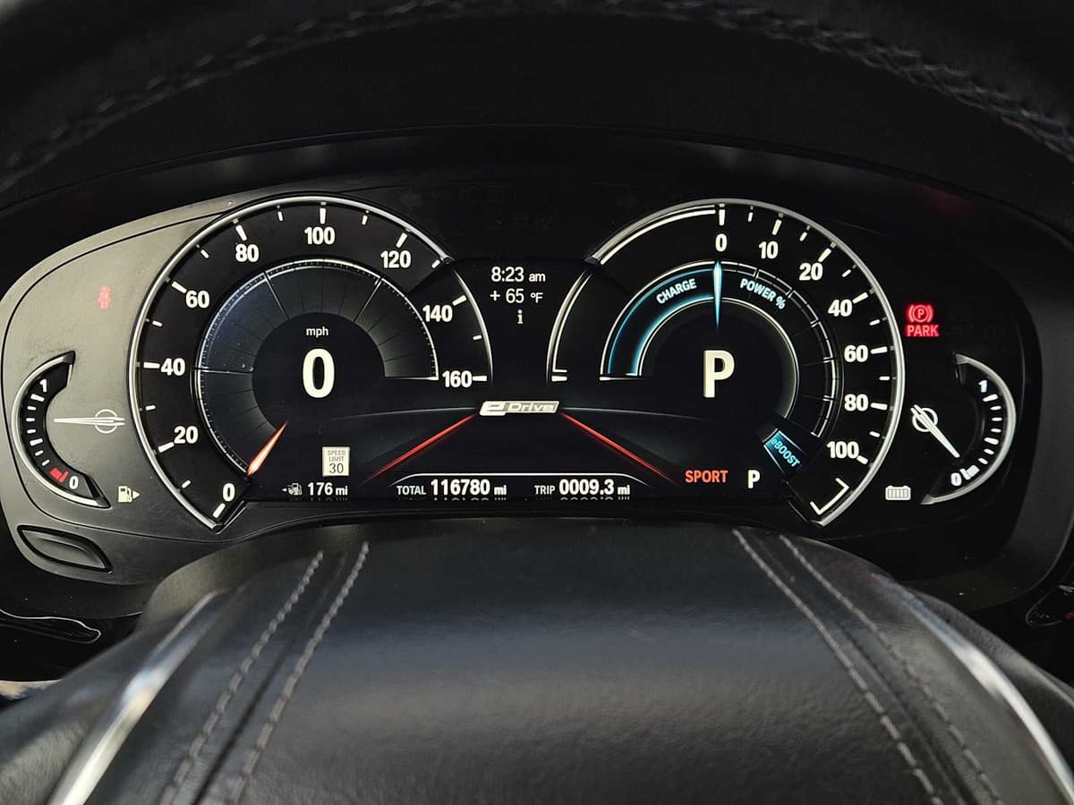 2018 BMW 530e iPerformance - Image 15