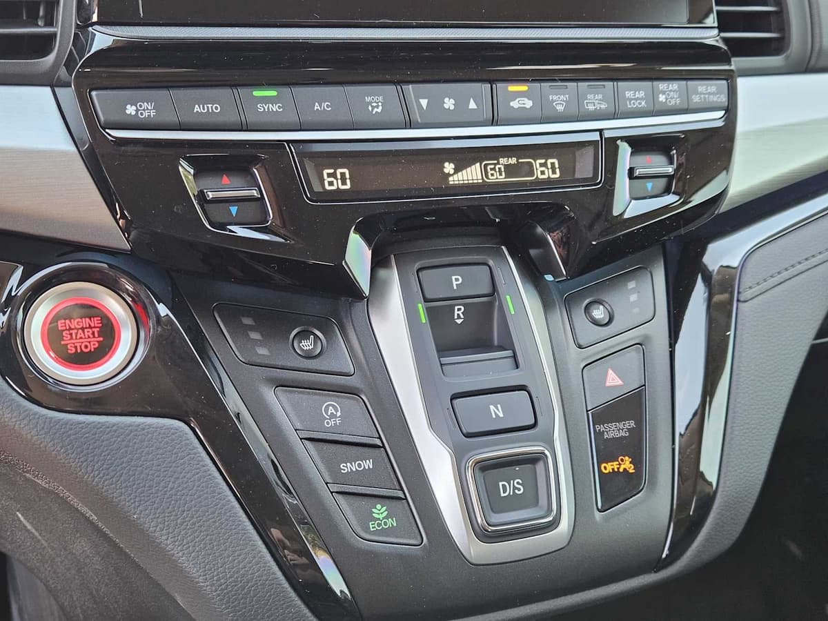 2026 Honda Odyssey - Image 16