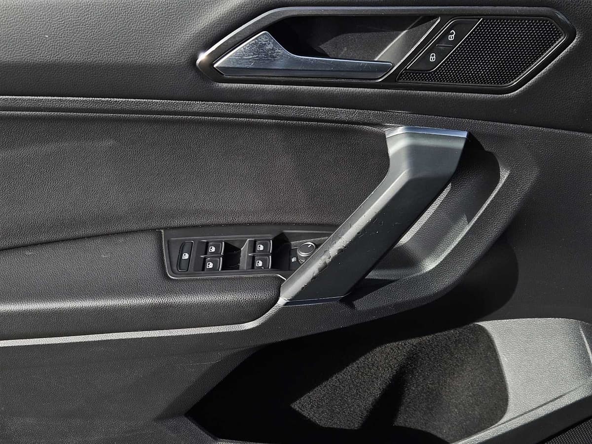 2018 Volkswagen Tiguan - Image 22