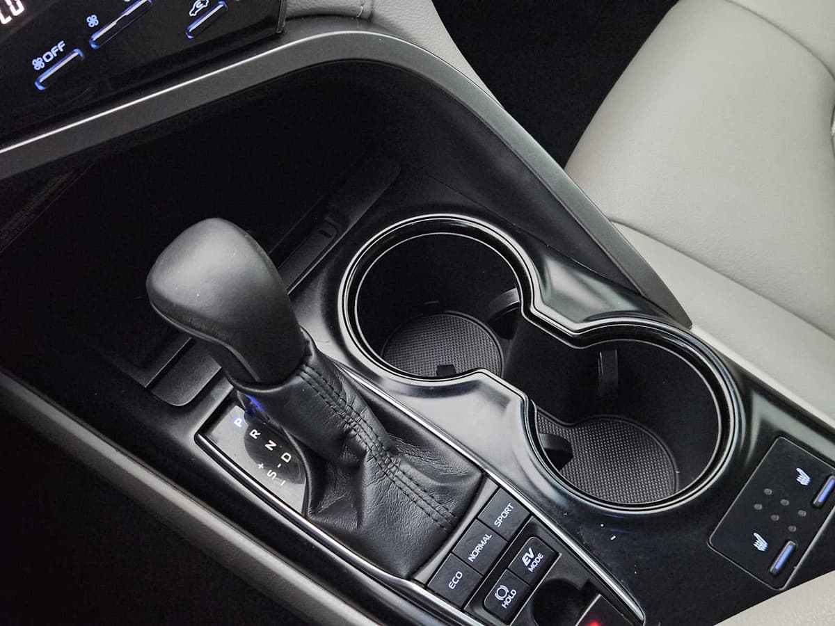 2019 Toyota Camry - Image 20