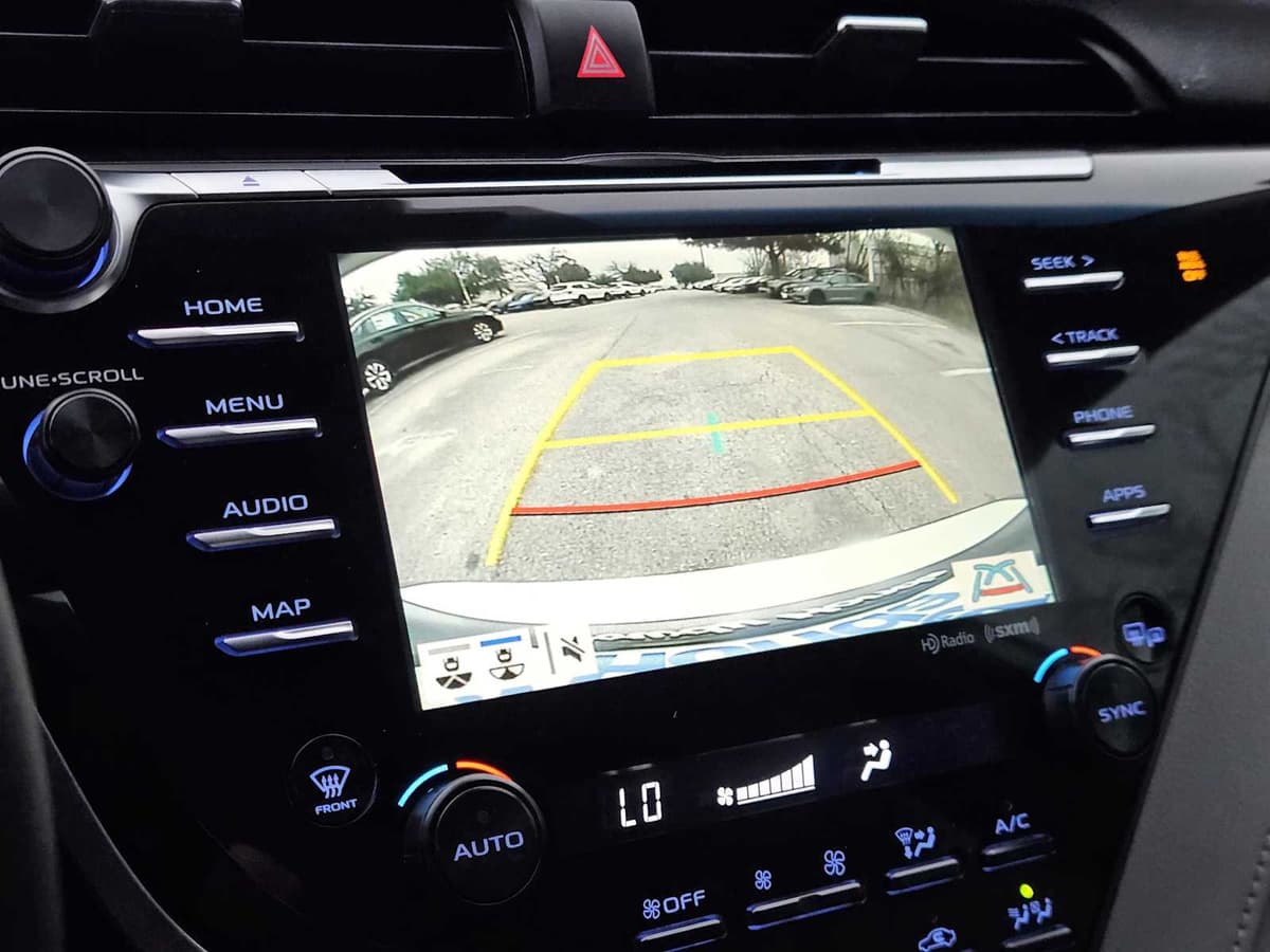 2019 Toyota Camry - Image 18