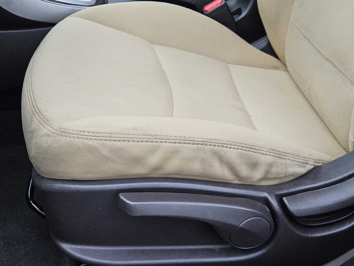 2012 Hyundai Elantra - Image 21