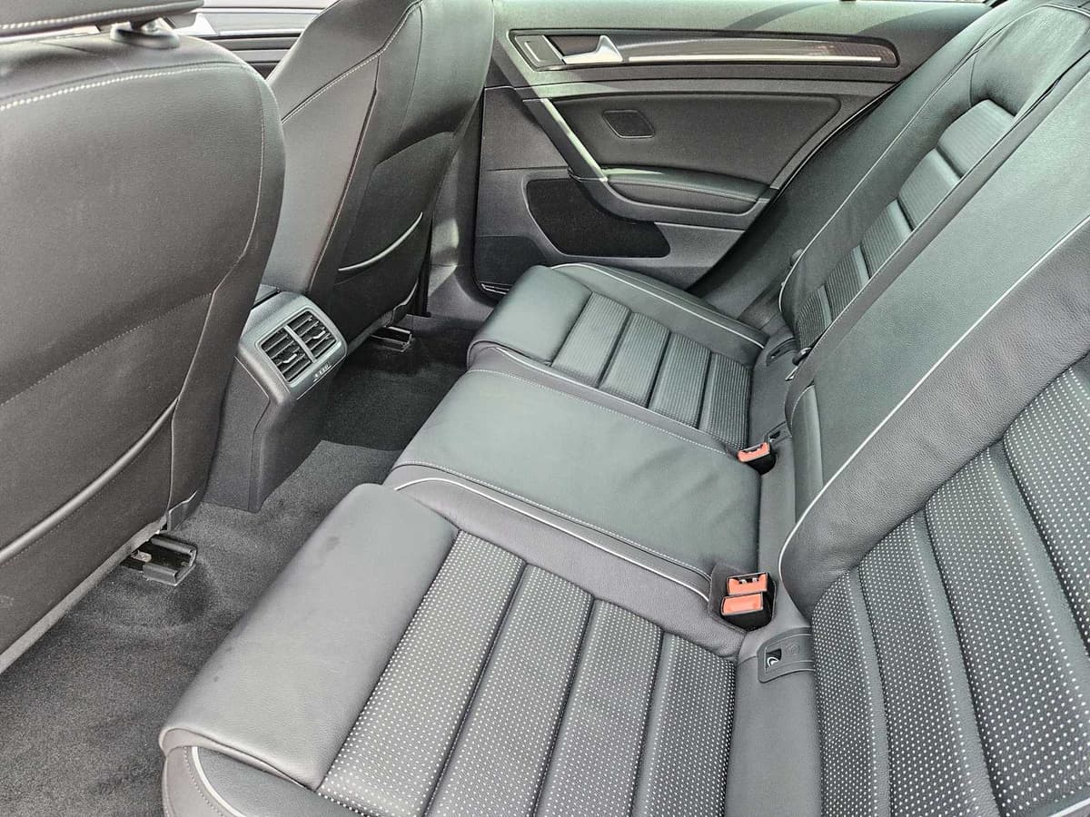 2019 Volkswagen Golf R - Image 28