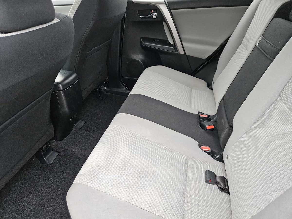 2017 Toyota RAV4 Hybrid - Image 30