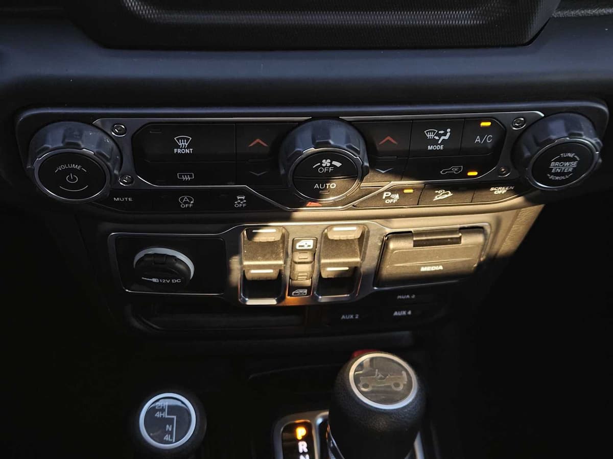 2019 Jeep Wrangler Unlimited - Image 19