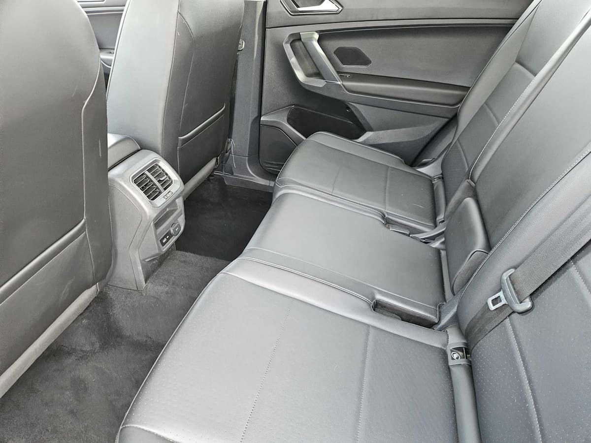 2018 Volkswagen Tiguan - Image 28