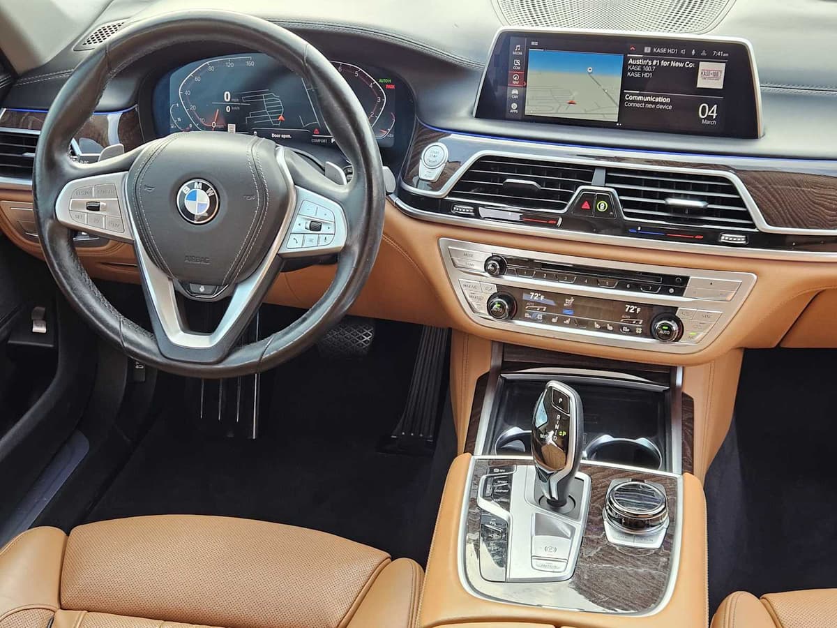 2020 BMW 740i - Image 25