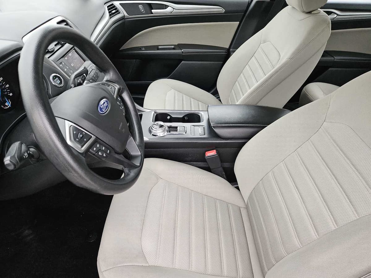 2020 Ford Fusion - Image 12