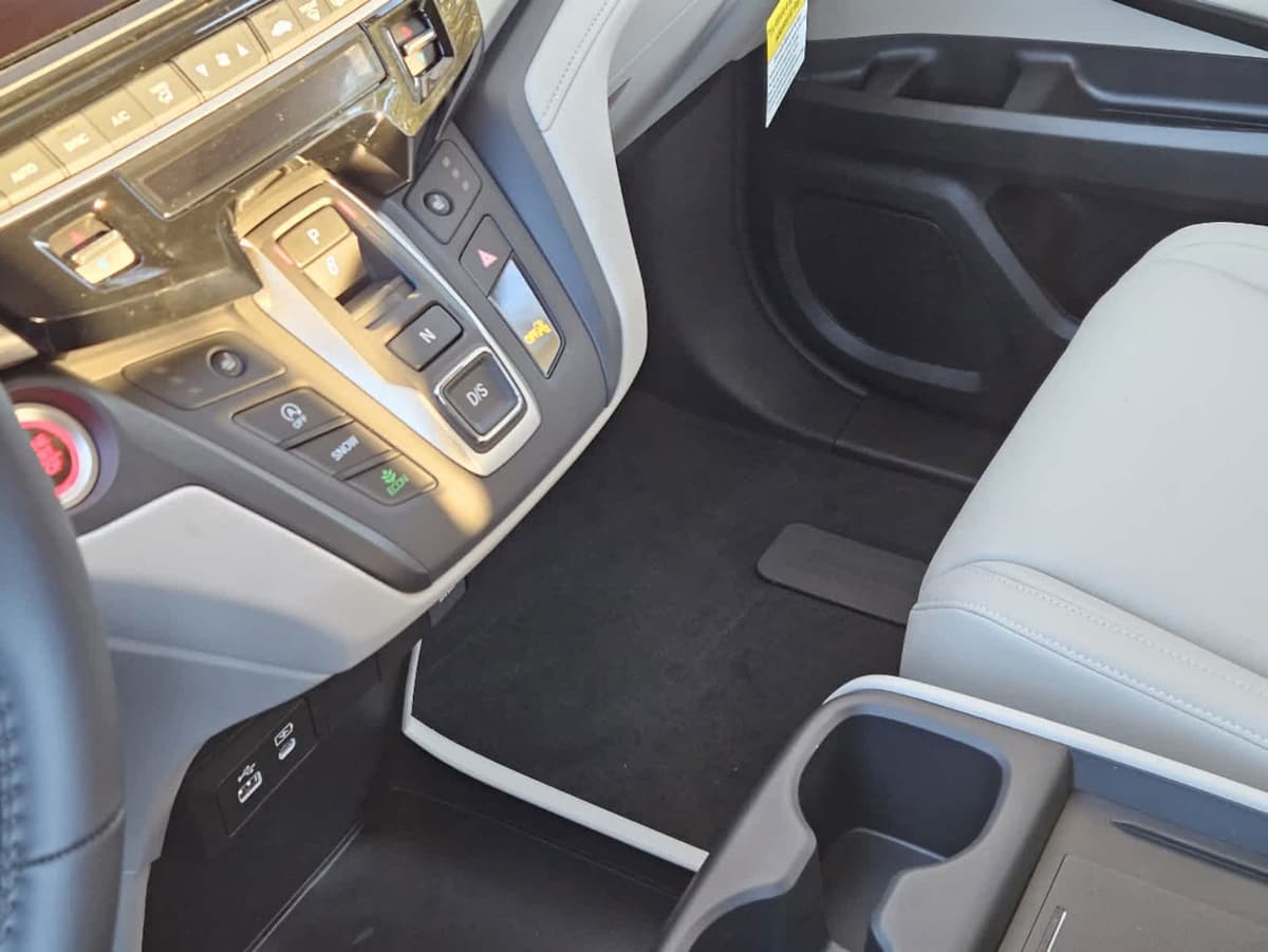 2026 Honda Odyssey - Image 18