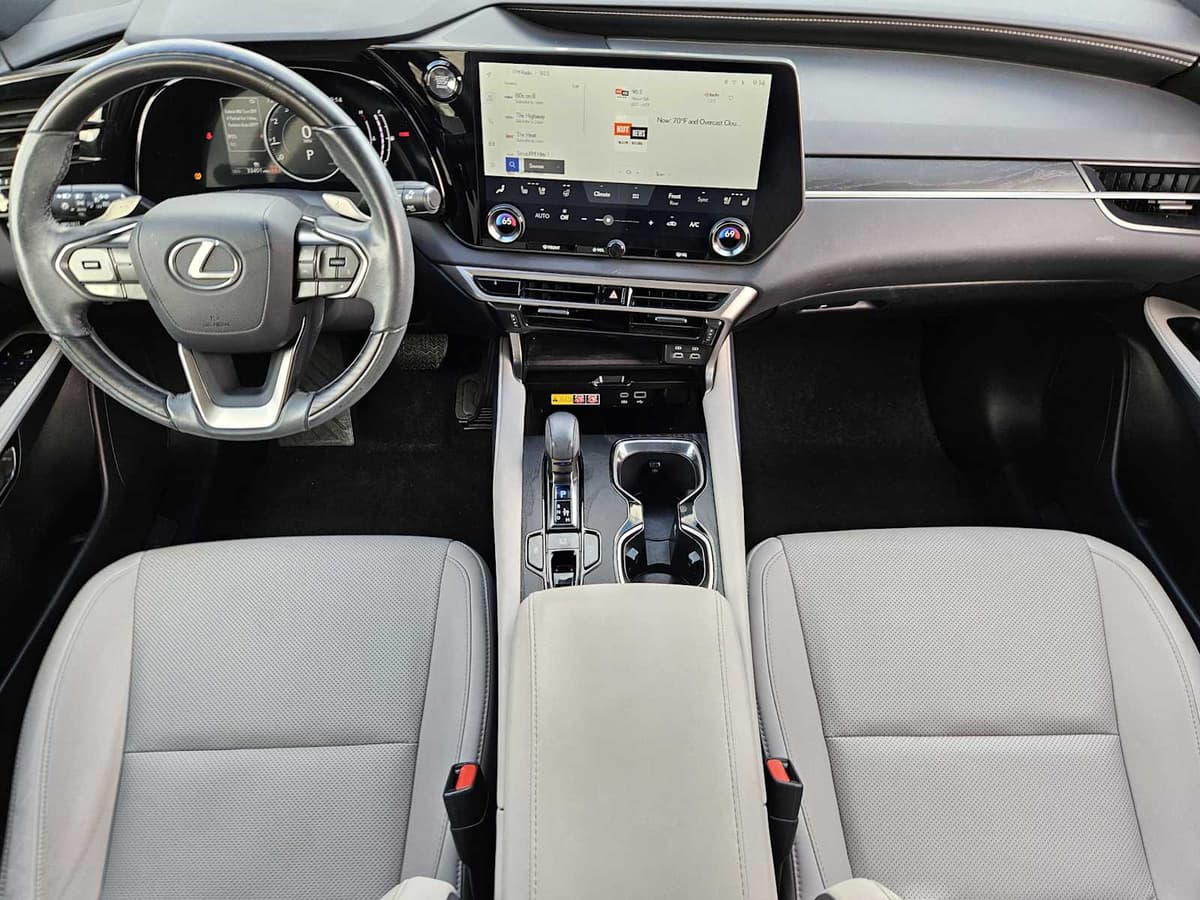 2023 LEXUS RX - Image 25