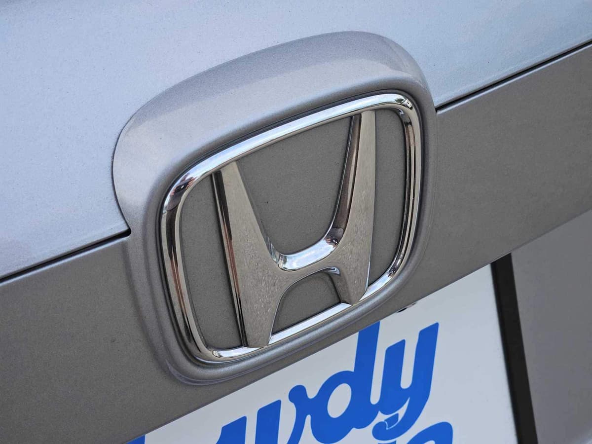 2018 Honda Accord Sedan - Image 11