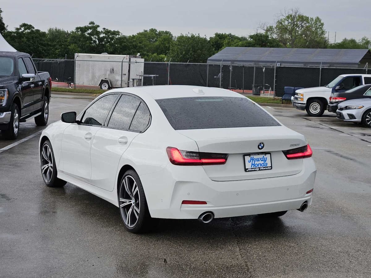 2023 BMW 330i - Image 6