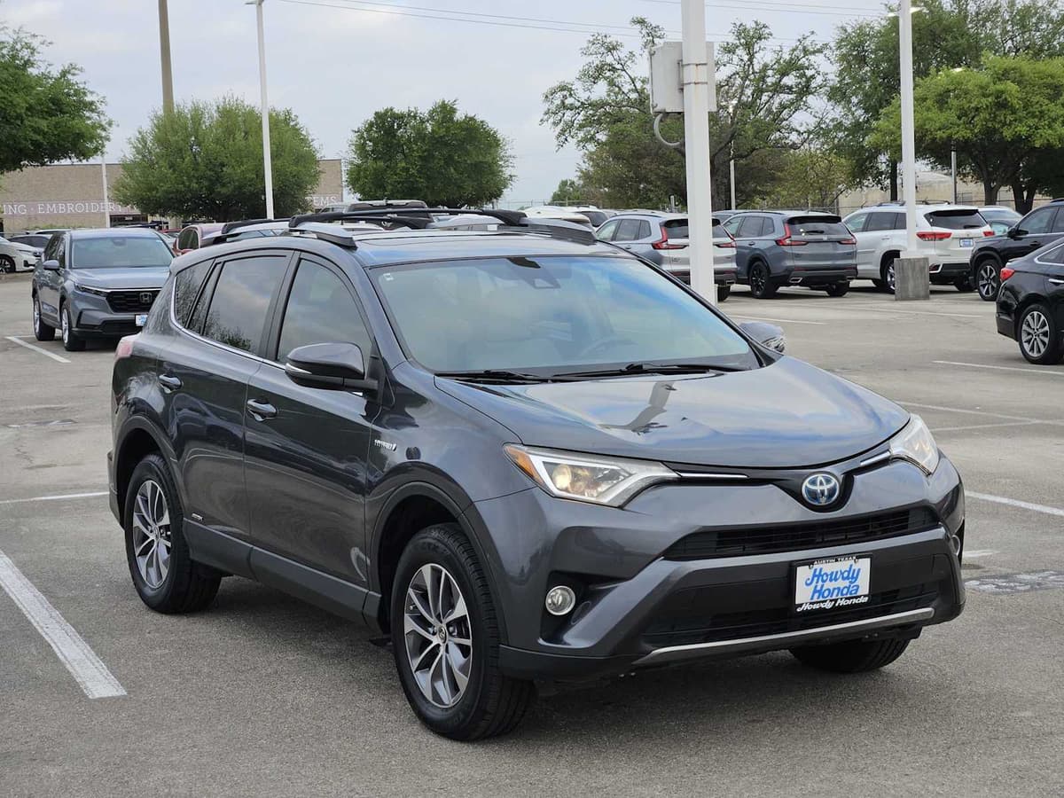 2017 Toyota RAV4 Hybrid - Image 3