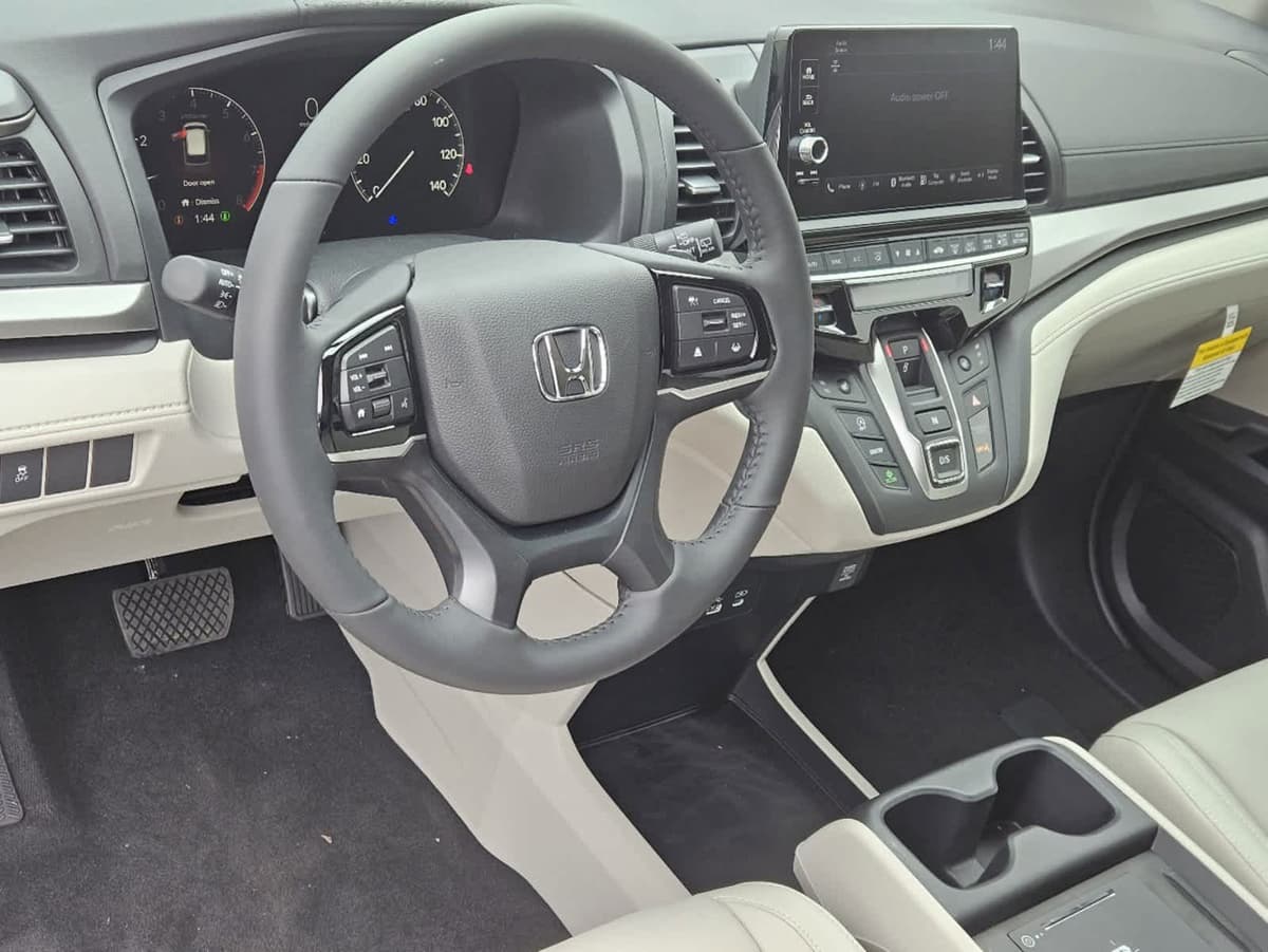 2026 Honda Odyssey - Image 2