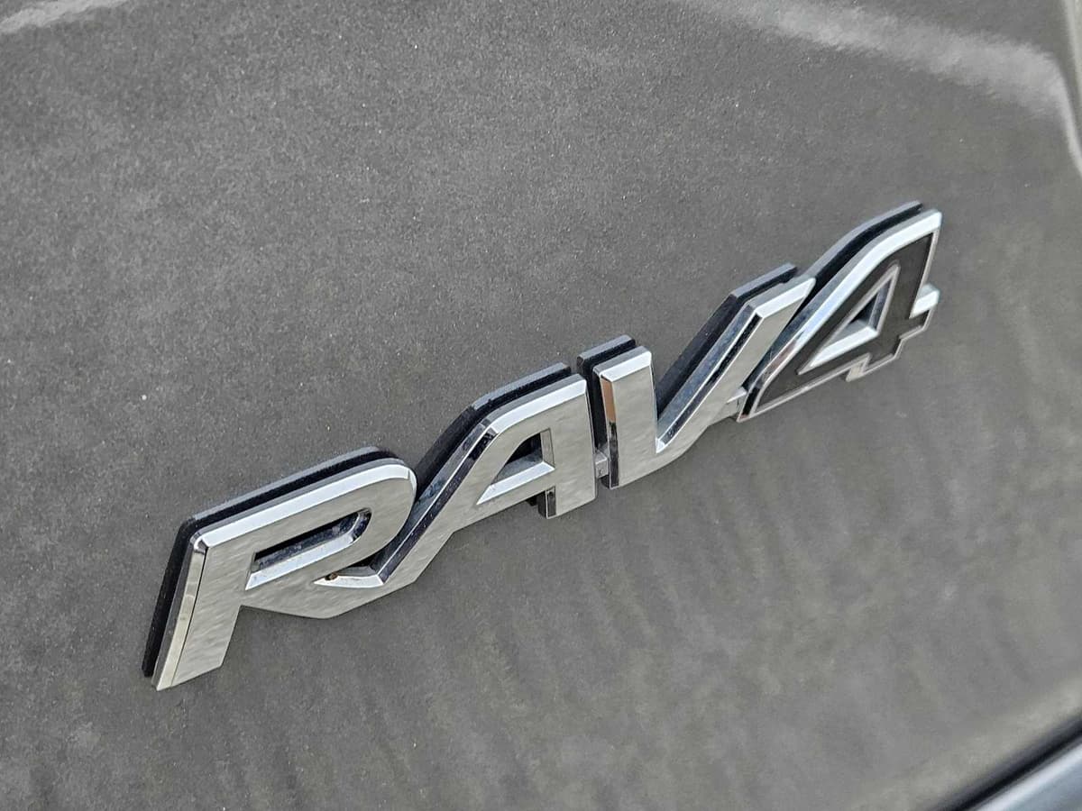 2017 Toyota RAV4 Hybrid - Image 11