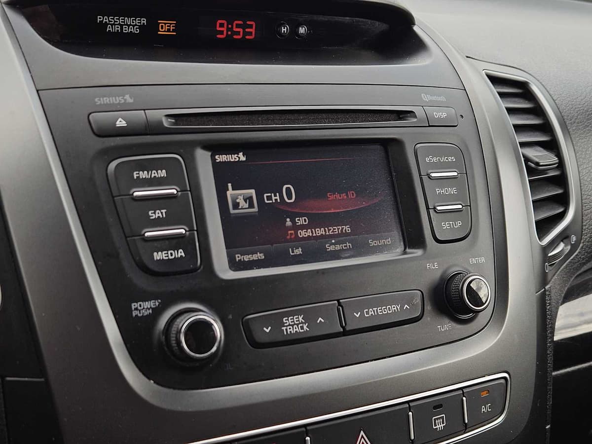 2015 Kia Sorento - Image 17