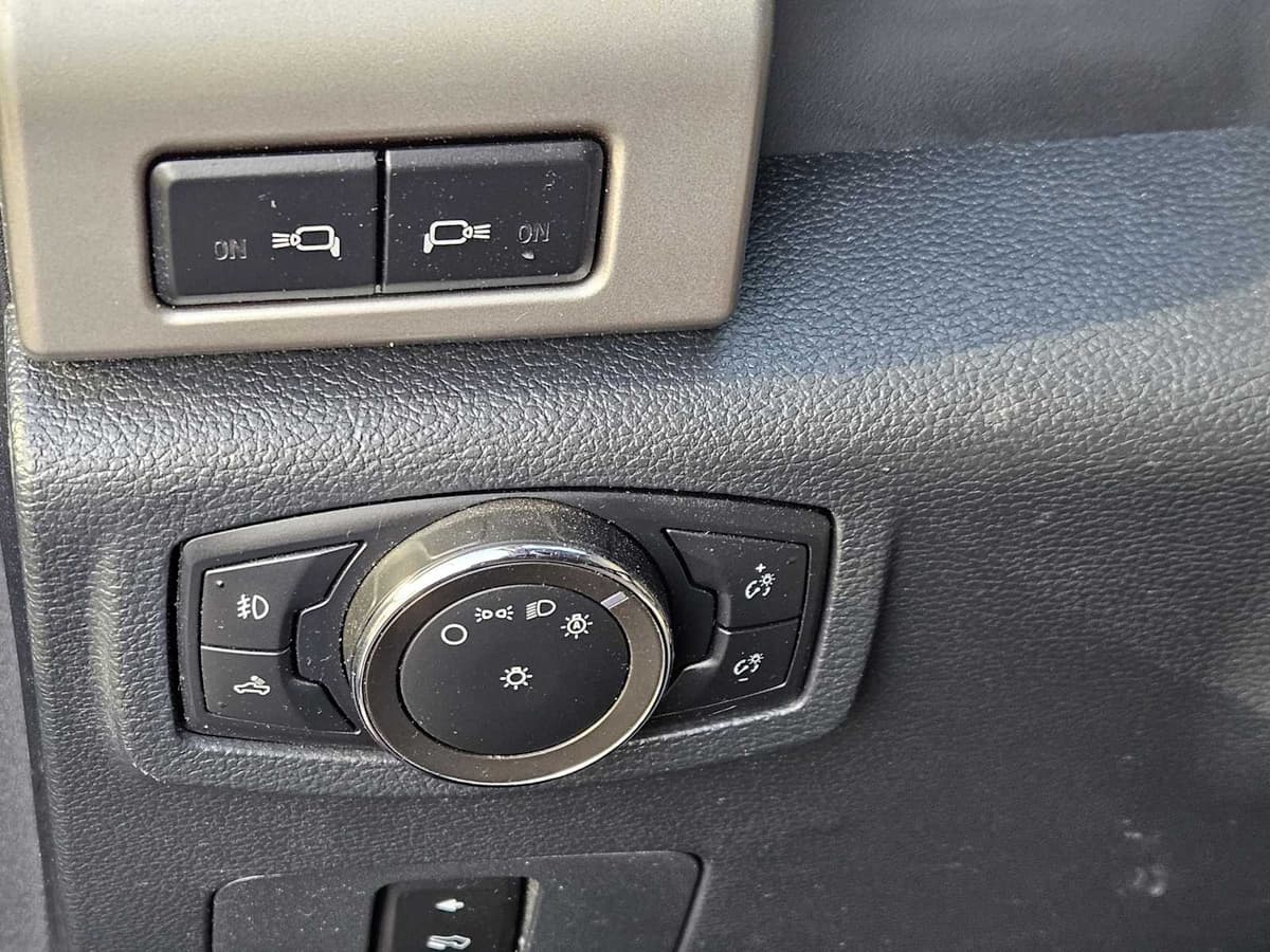 2022 Ford Super Duty F-250 SRW - Image 21