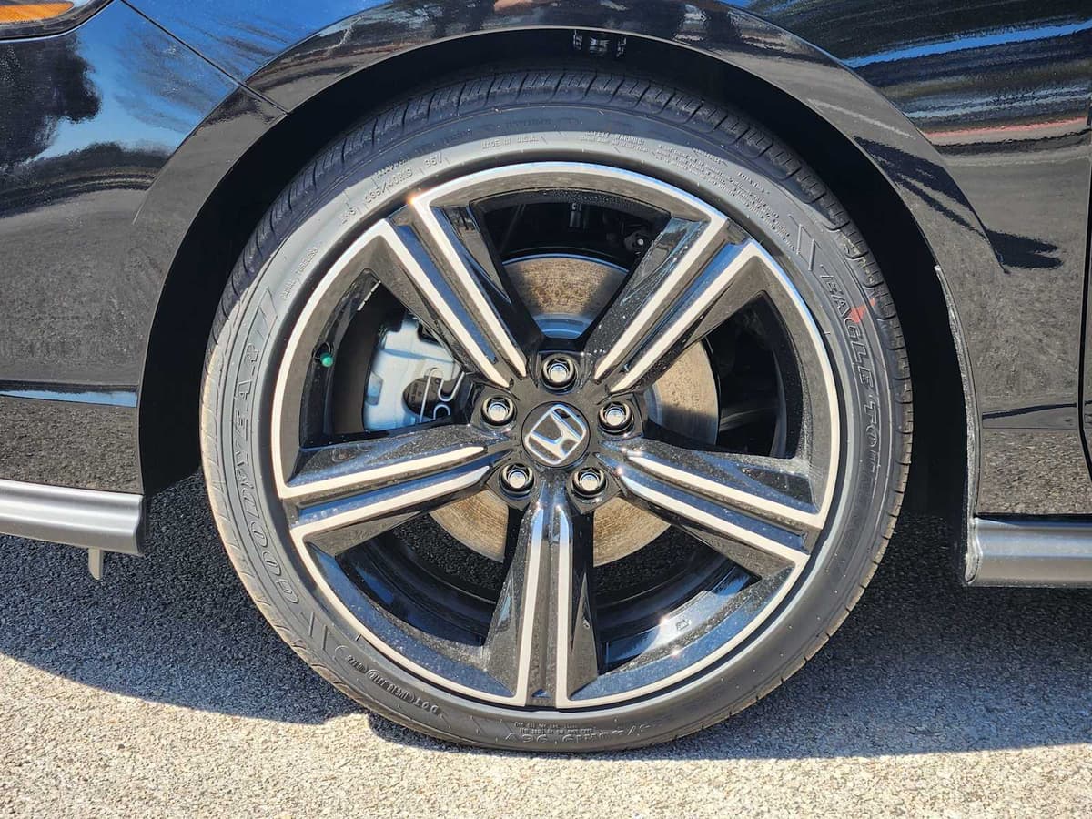 2026 Honda Accord Hybrid - Image 8