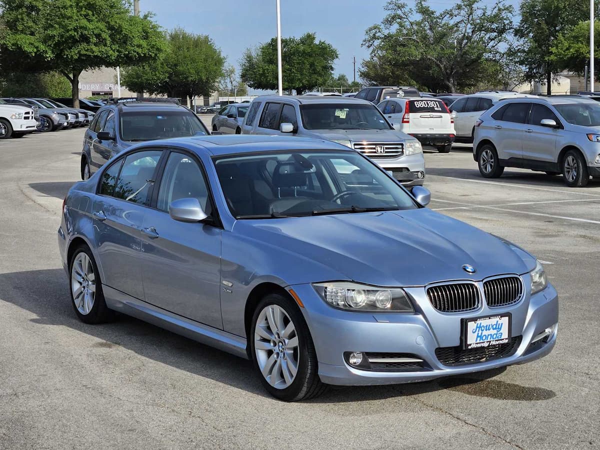 2009 BMW 335i xDrive - Image 3