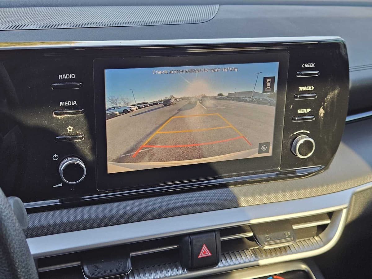 2022 Kia K5 - Image 18