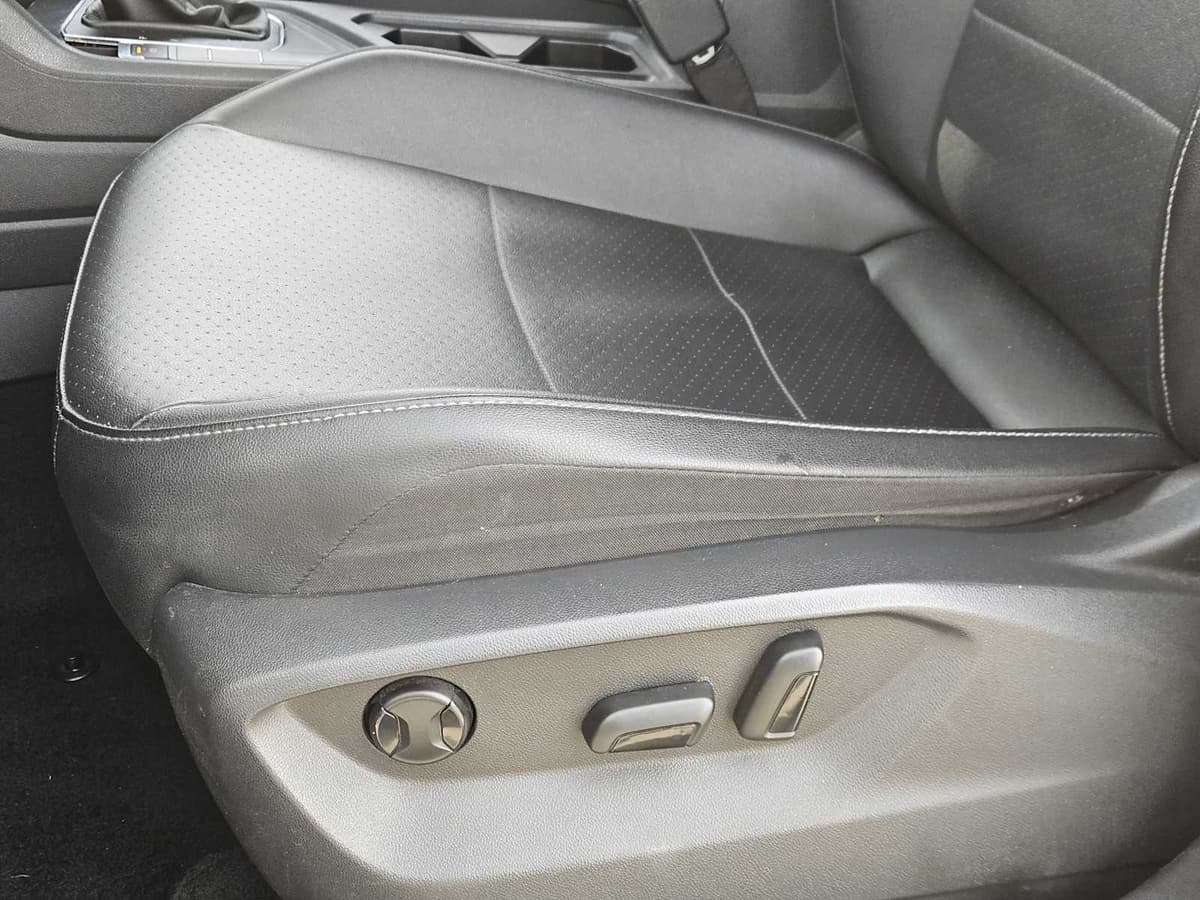 2018 Volkswagen Tiguan - Image 23