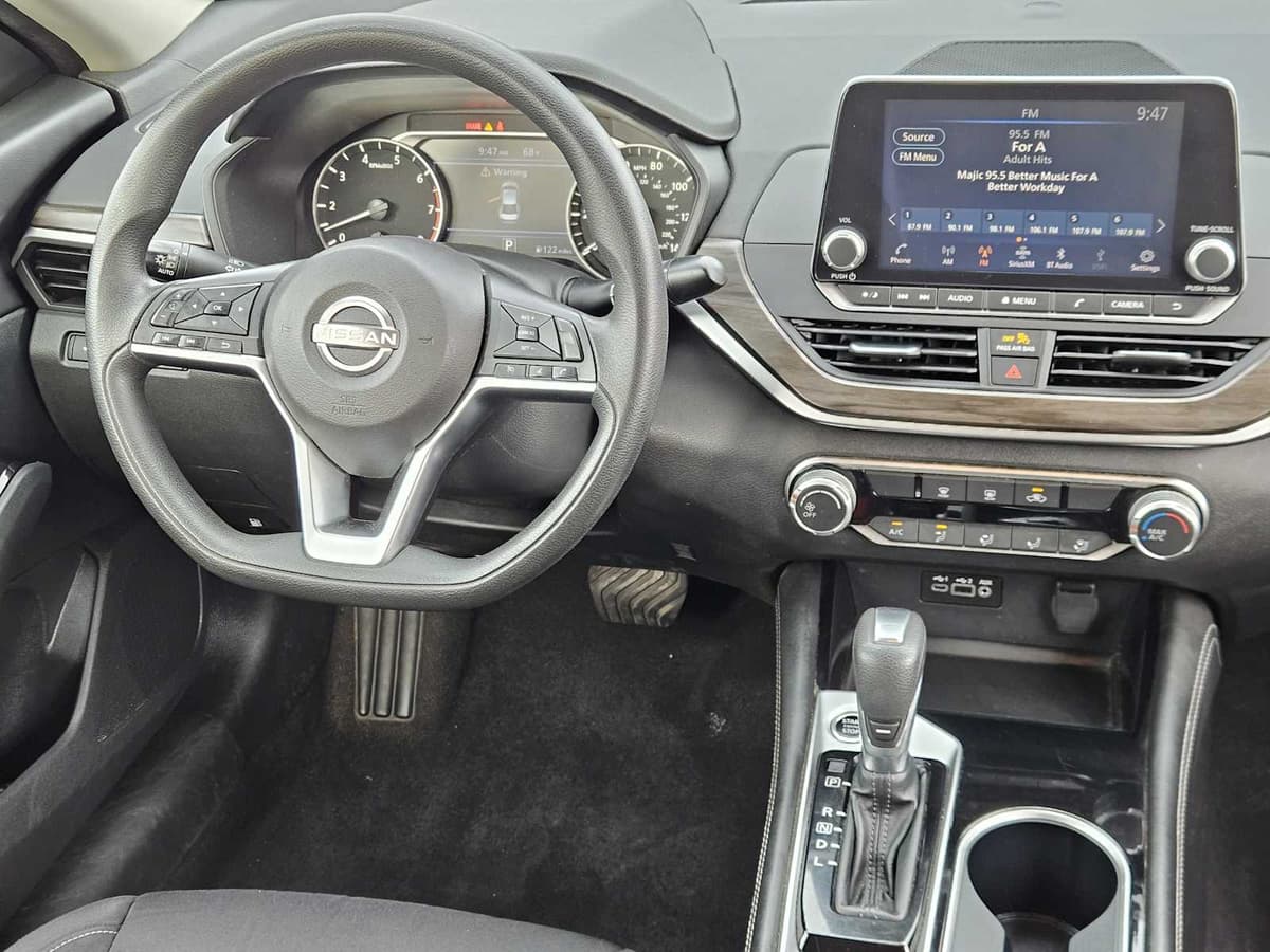 2023 Nissan Altima - Image 25