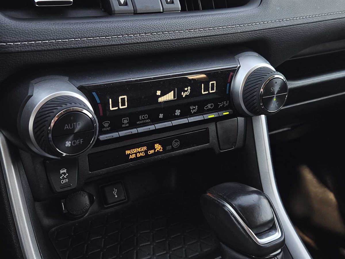 2021 Toyota RAV4 - Image 18