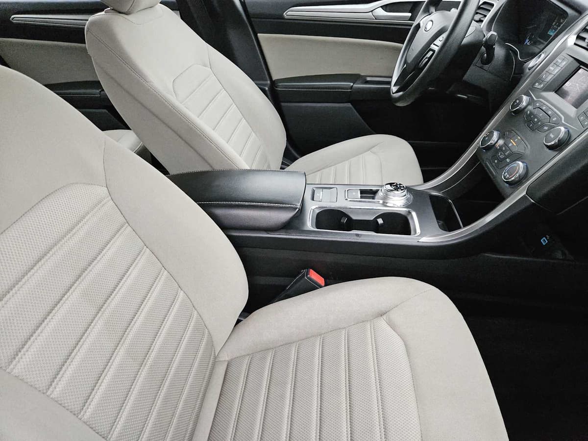 2020 Ford Fusion - Image 13