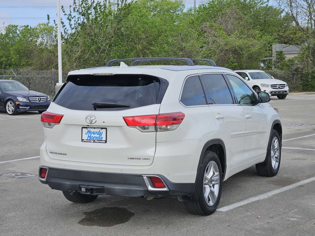 2017 Toyota Highlander - Image 6
