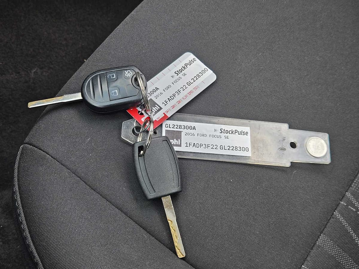 2016 Ford Focus - Image 32