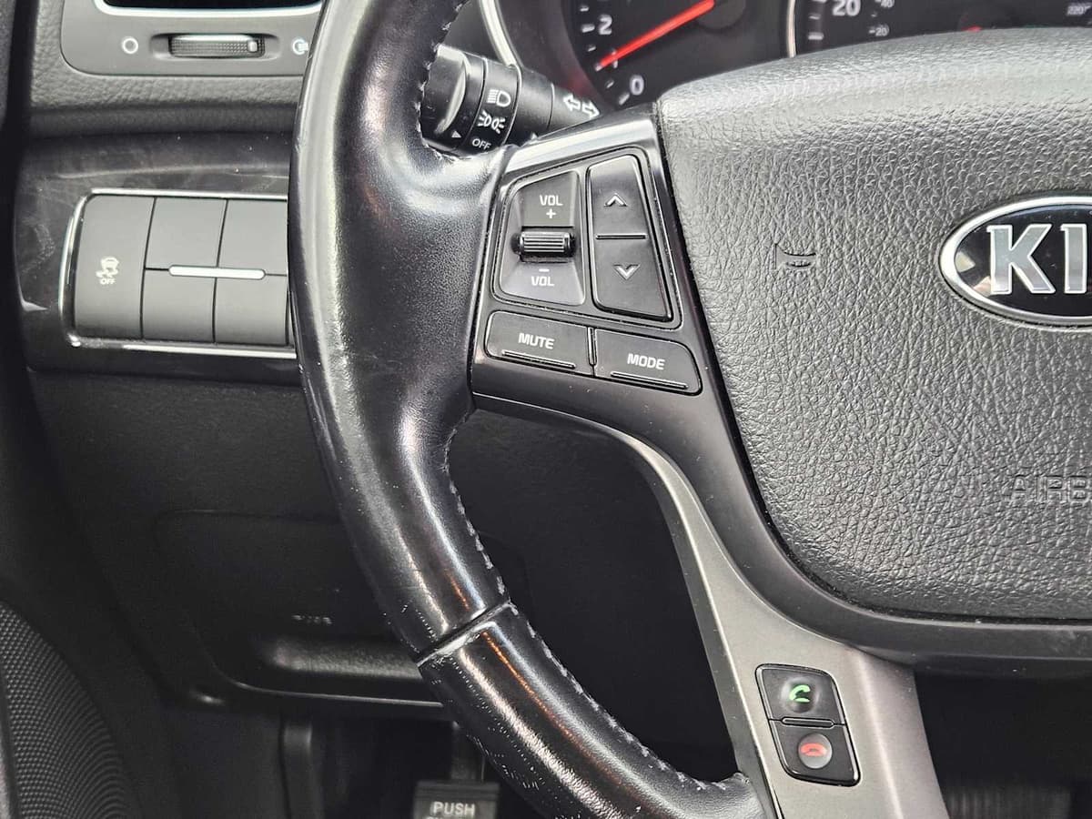 2015 Kia Sorento - Image 25