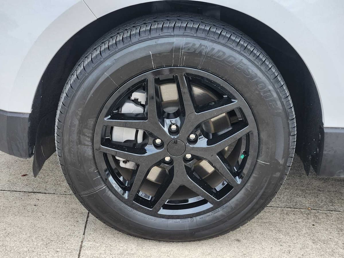 2024 Ford Edge - Image 9