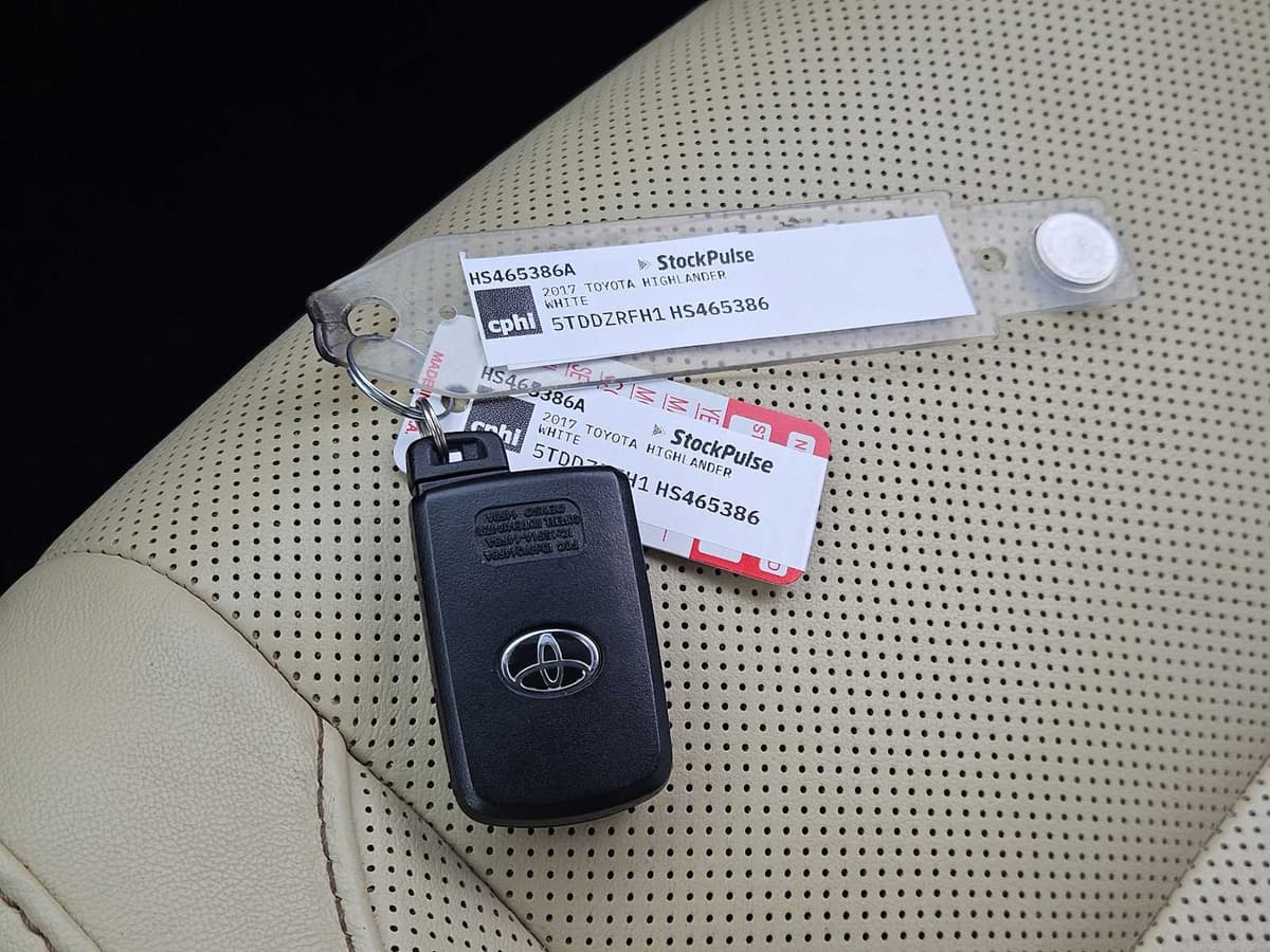 2017 Toyota Highlander - Image 34