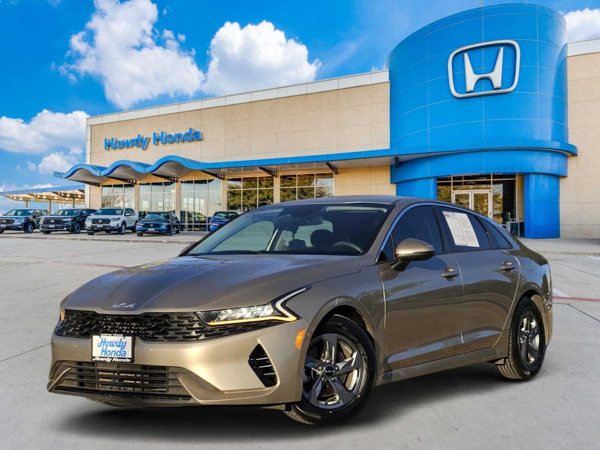 2022 Kia K5 - Image 1