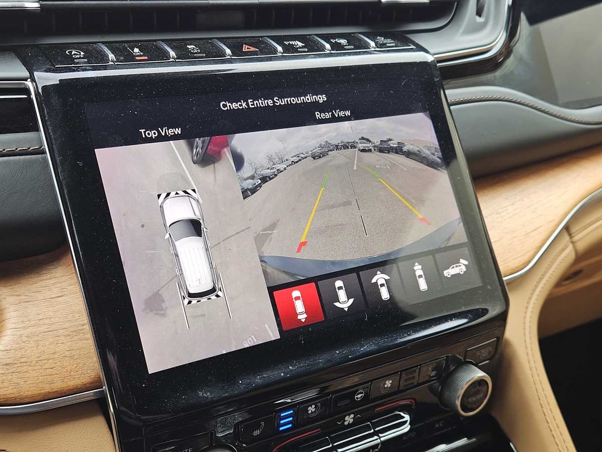 2022 Jeep Grand Cherokee L - Image 18