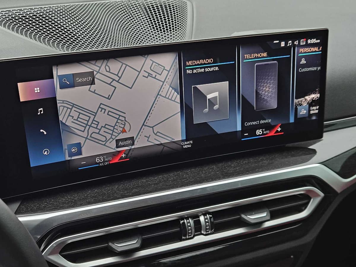 2023 BMW 330i - Image 16