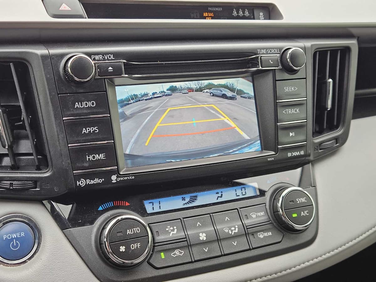 2017 Toyota RAV4 Hybrid - Image 18